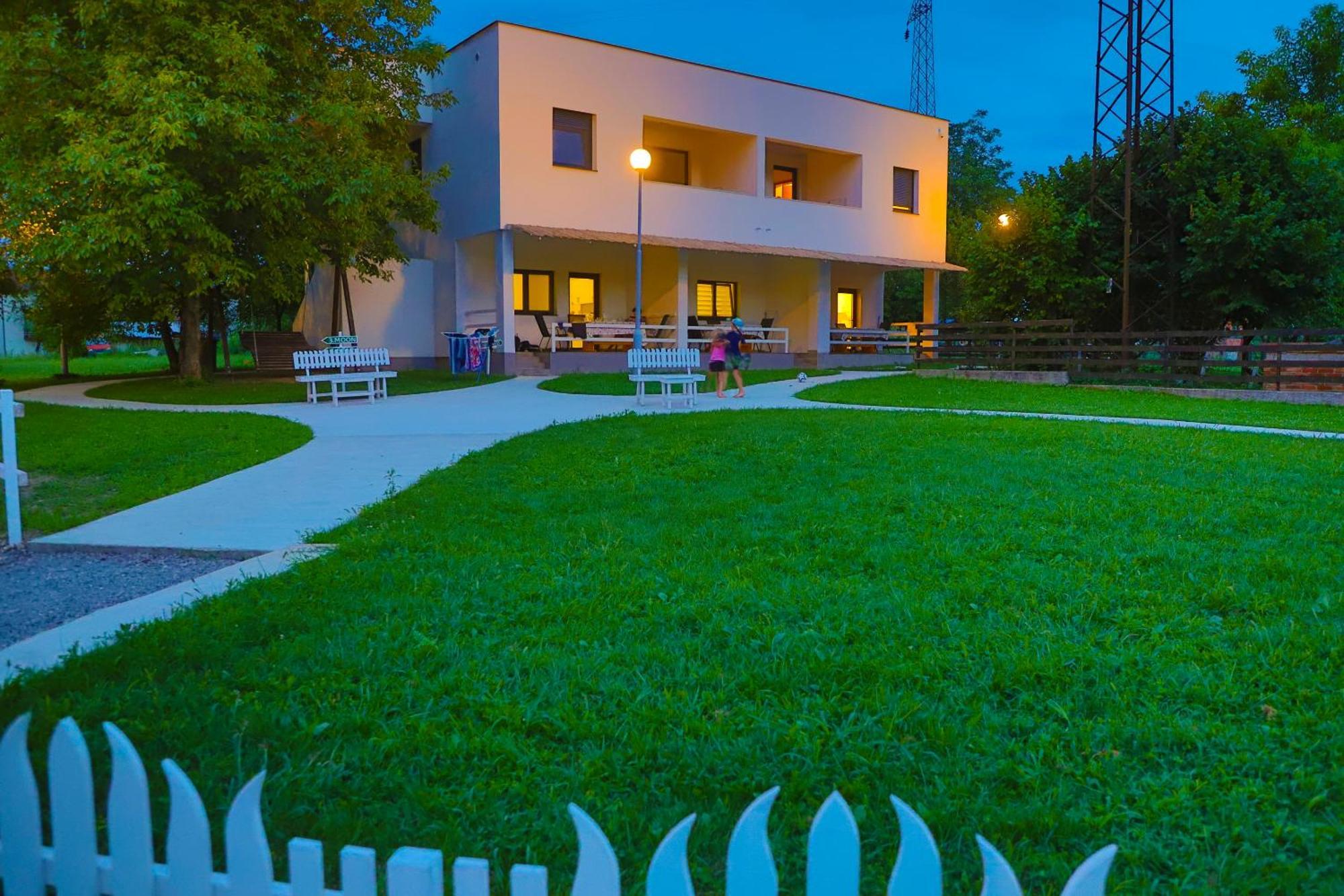 Holiday Homes Pozitiva Bihać エクステリア 写真