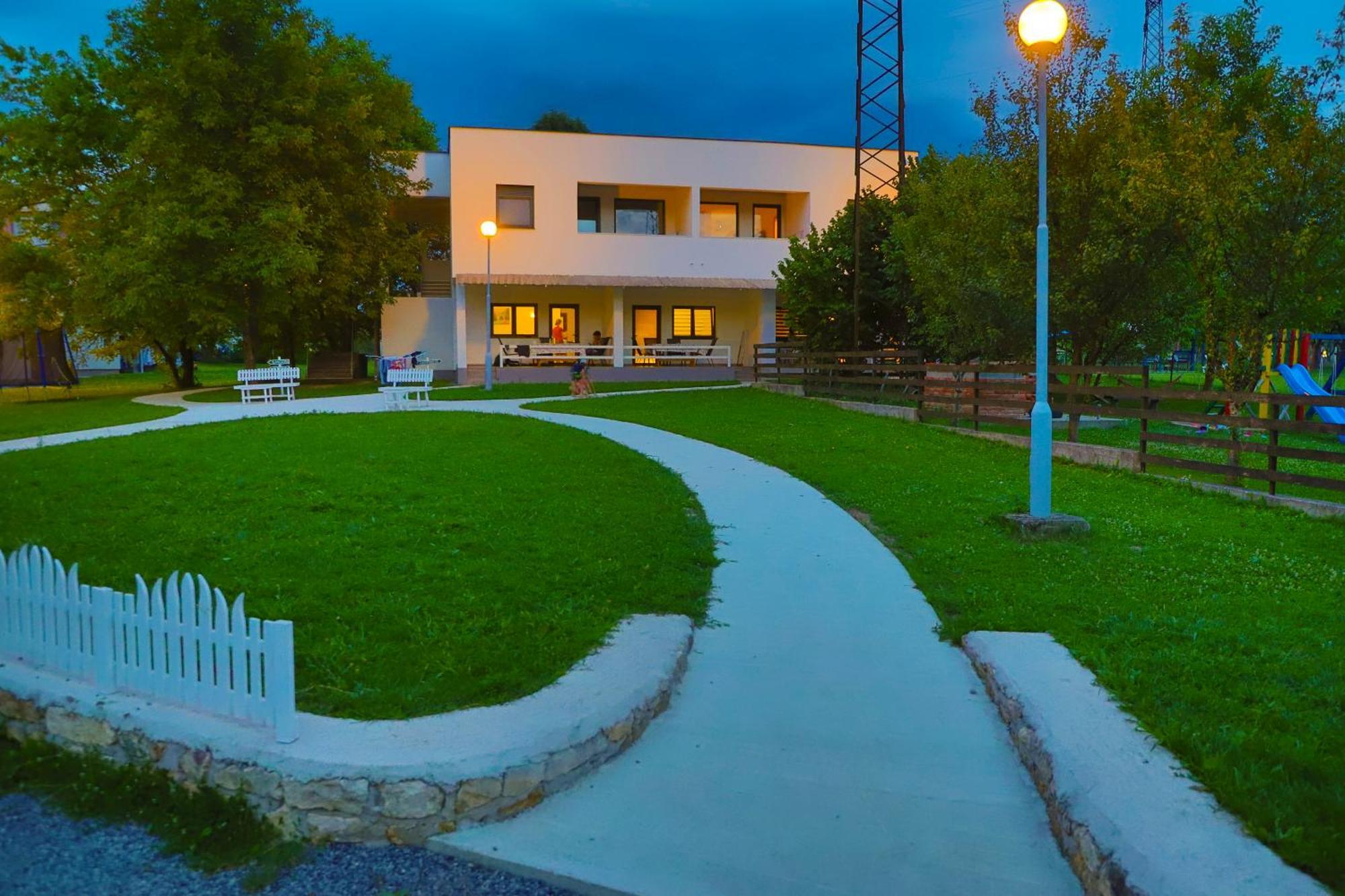 Holiday Homes Pozitiva Bihać エクステリア 写真