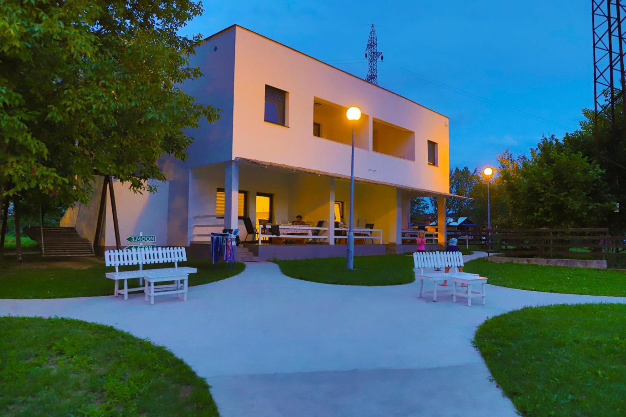 Holiday Homes Pozitiva Bihać エクステリア 写真