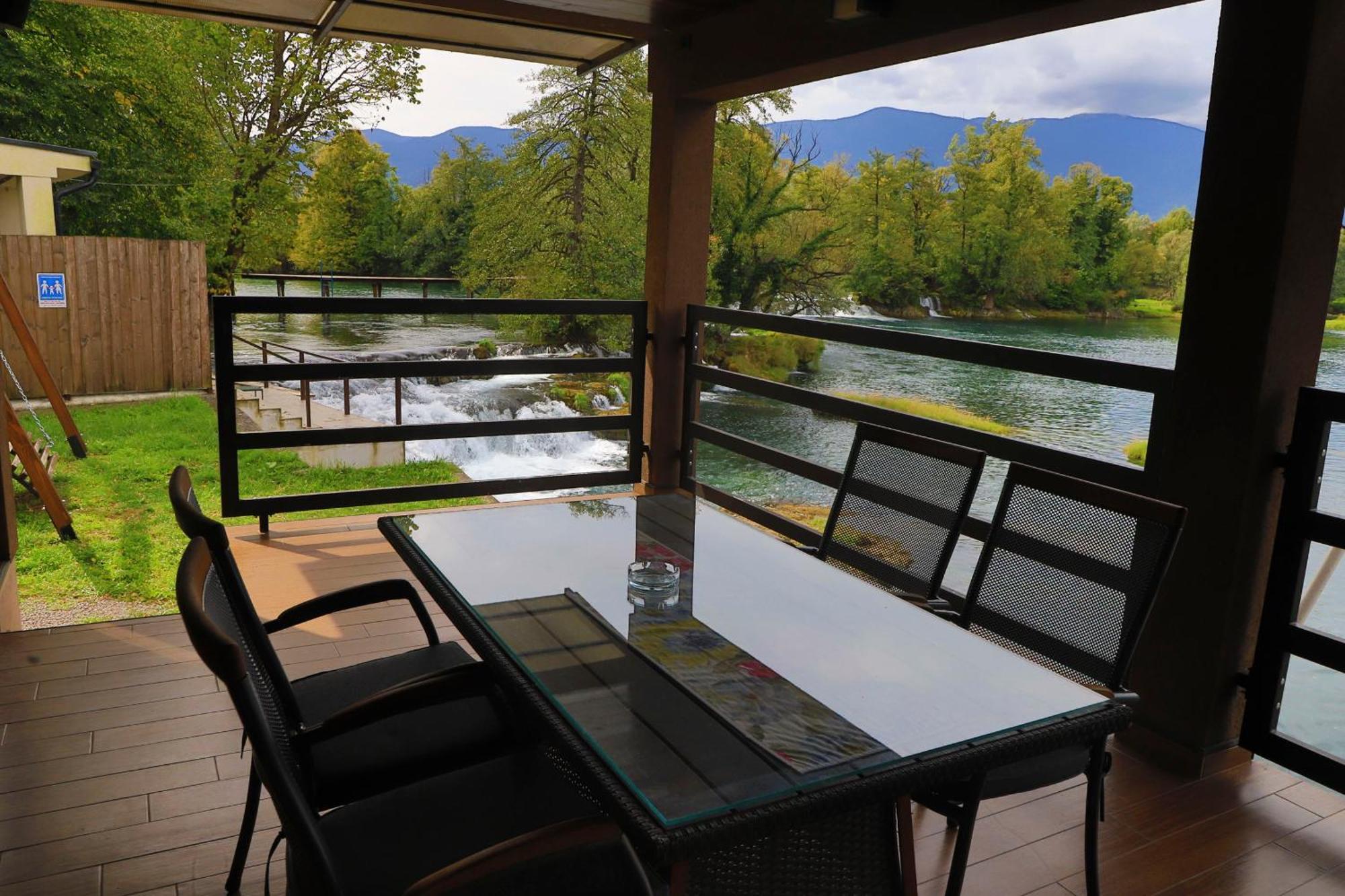 Holiday Homes Pozitiva Bihać 部屋 写真